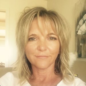 Meet your Posher, Dot