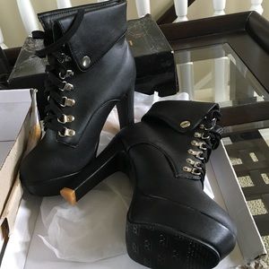 NEW PLATFORM LACEUP BOOTIES