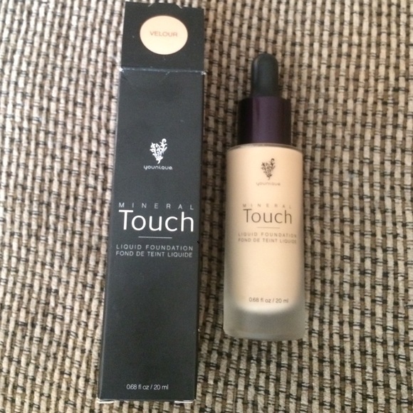 Younique Mineral Touch Liquid Foundation - Velour