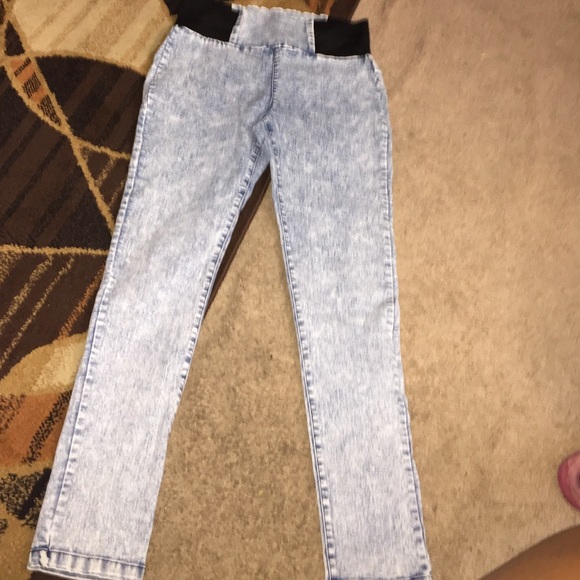 Skinny jeans with elastic band waist