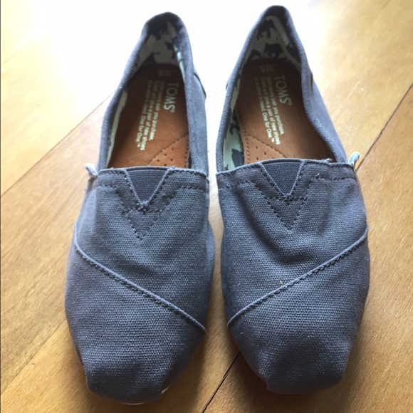 TOMS Classic - Size 6
