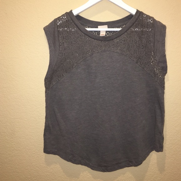 Gray tee