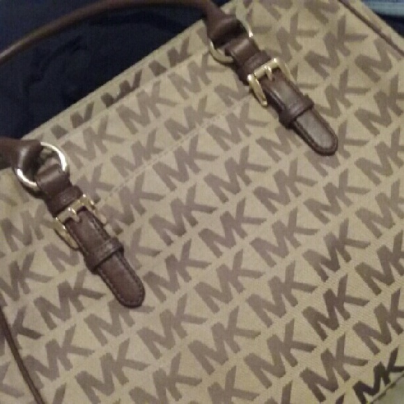 Michael kors brown purse - Picture 3 of 3