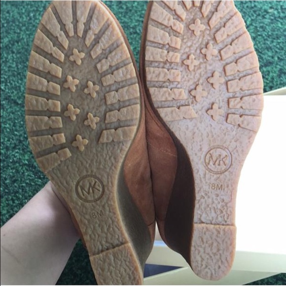 shoes - Picture 2 of 2