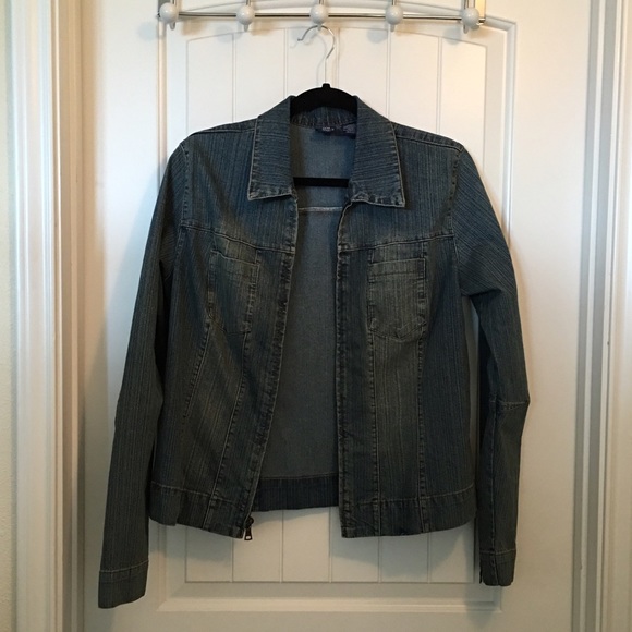 Junior/Women's Zip up Jean Jacket