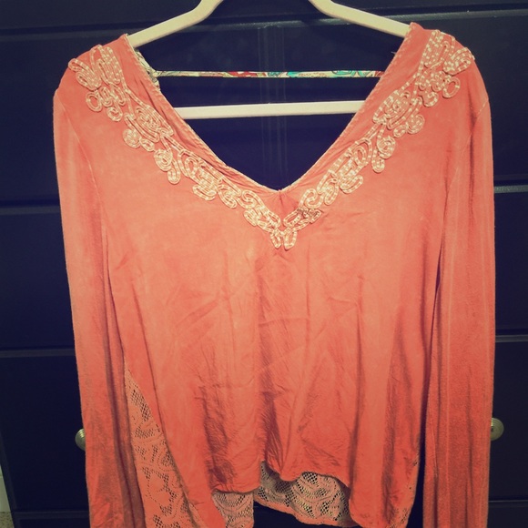 BKE long sleeve loose shirt with open back