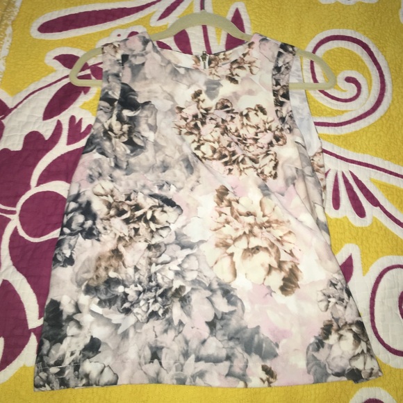 Flowery dress up top