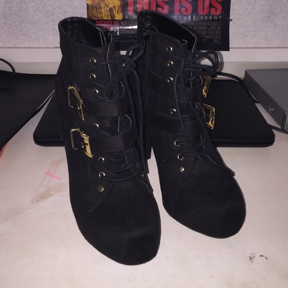 Black heeled boots