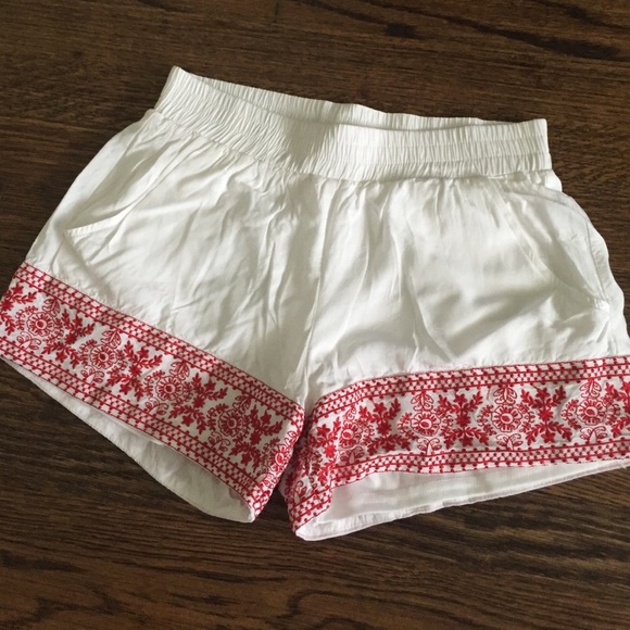 Red and white detailed shorts