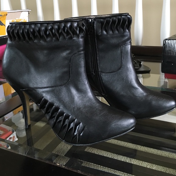 NEW Stylish Zigi Soho Bootie