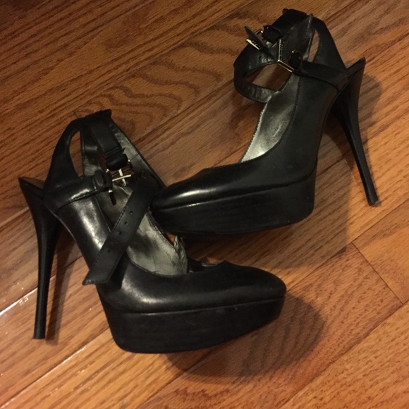 Guess Heels - Picture 2 of 2
