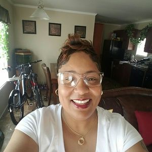 Meet your Posher, Latanya