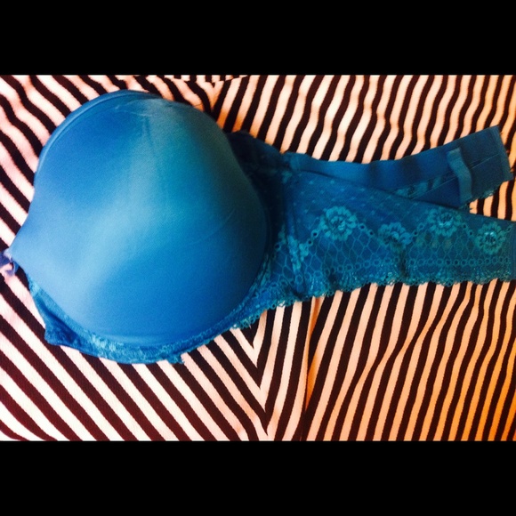 ON HOLD! CONVERTIBLE BLUE 48D BRA!