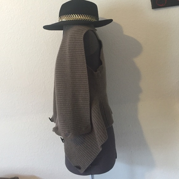 SOYUN- tan wool vest cardigan - Picture 2 of 4