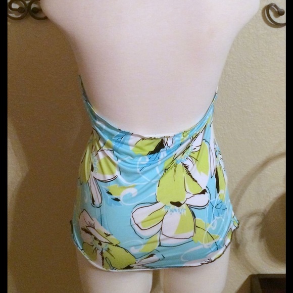 💥5/$25 Item💥 Floral Print Halter - Picture 2 of 4