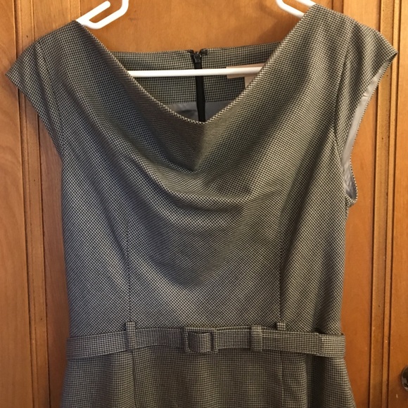 Gorgeous belted shift dress - Picture 2 of 3