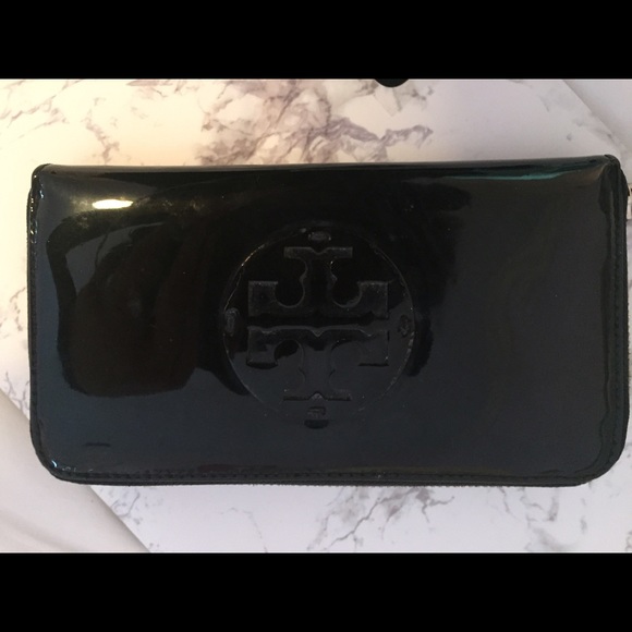 Tory Burch black patent leather wallet