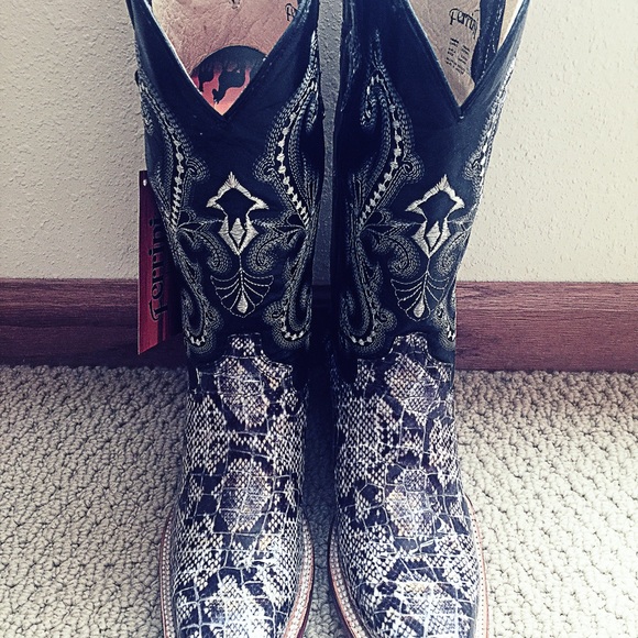 Ferrini Python D toe cowboy boots size 8B