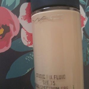 MAC Studio Fix Foundation in NW13