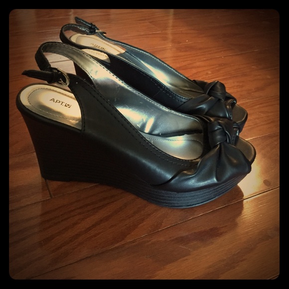 Black wedge shoes
