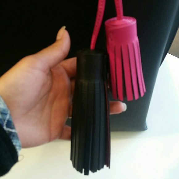 SOLD Kate spade tassel tote - Picture 4 of 4