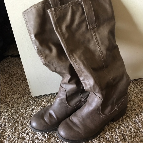 Mossimo boots 9