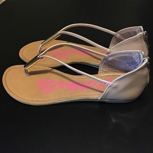 Betseyville Tan/Gold Sandles