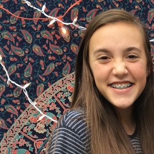 Meet your Posher, Lara