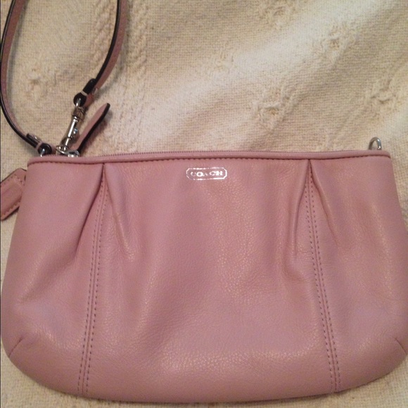 Coach Campbell pink leather wristlet wallet Euc