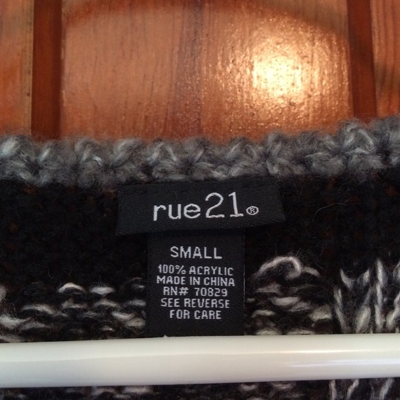 Black and white sweater dress - Picture 2 of 4