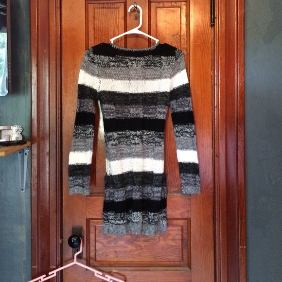 Black and white sweater dress - Picture 4 of 4