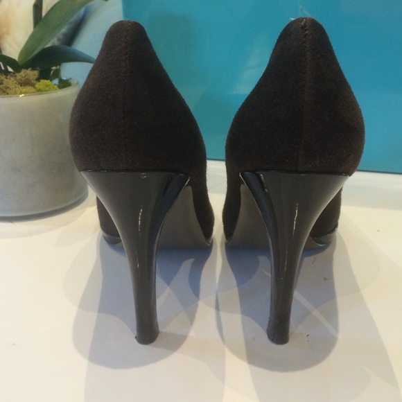 ⭐️ 2 for $40 Tahari Brown Suede Pumps - Picture 4 of 4