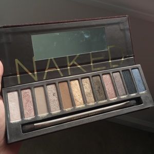 NAKED PALLETE