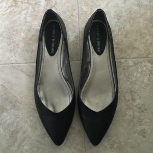 Pointy toe black flats