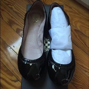 Vince Camuto Ellen flats 5.5M