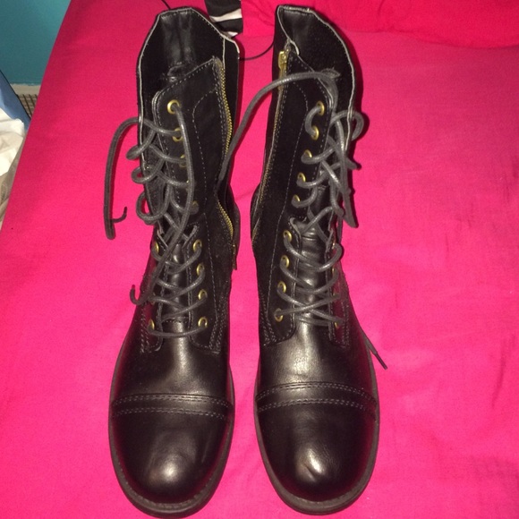 Combat boots