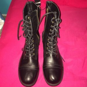 Combat boots