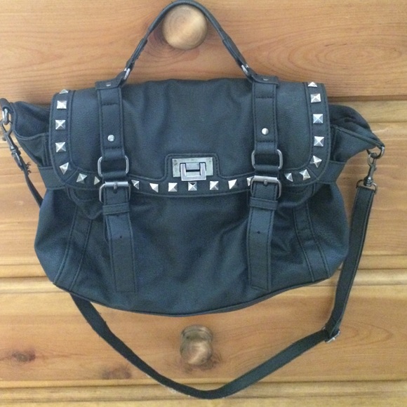 ALDO Handbags - ❣️CYBER MONDAY SALE❣️ Aldo Black Leather Satchel