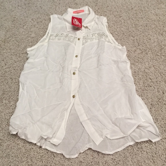 ✳️NWT✳️Sabola Sheer Sleeveless Off-White Blouse