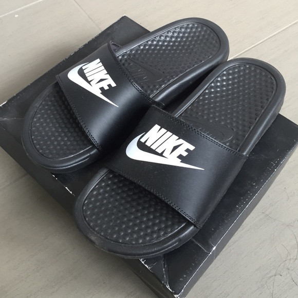 Nike sandals size 7