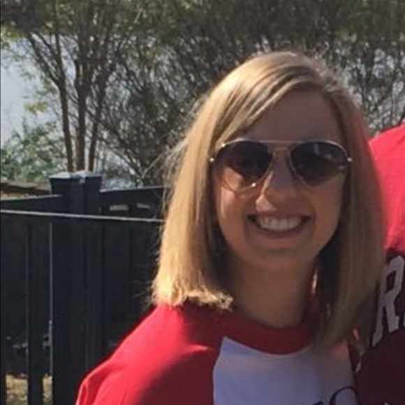 Meet your Posher, Stacy - Picture 2 of 2