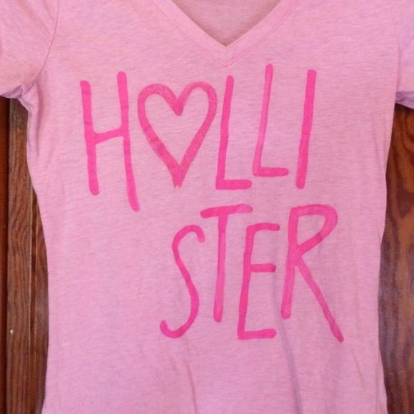 Pink Hollister tee - Picture 2 of 4