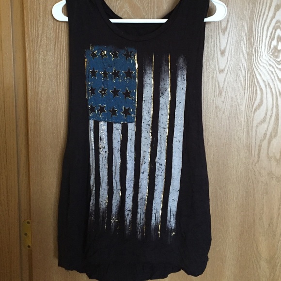 Black tank with American flag