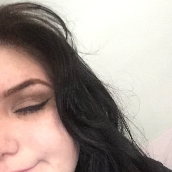 Meet your Posher, Cassie - Picture 4 of 4