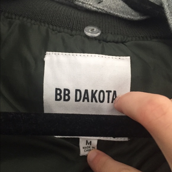 NWOT puffy jacket w removable hood! - Picture 3 of 4