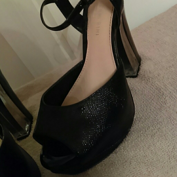 Shoes - Picture 4 of 4
