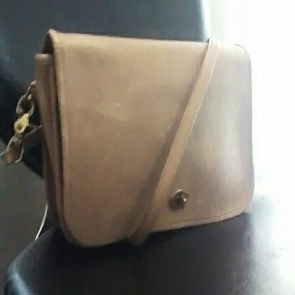 VINTAGE AUTHENTIC LEATHER COACH TAUPE SHOULDER BAG