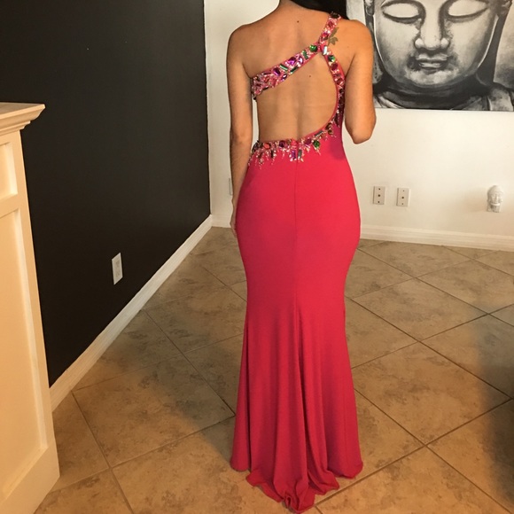 Beautiful Pink Gown - Picture 2 of 4