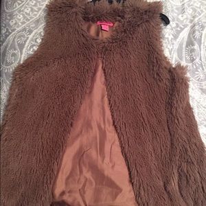 Betsy Johnson faux fur vest