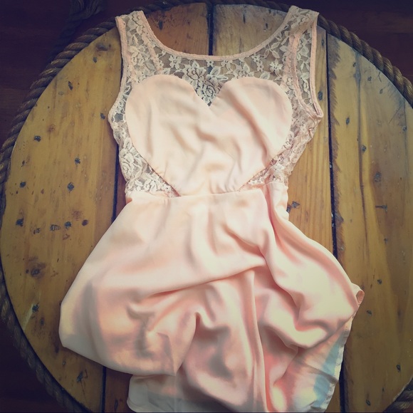 Lace chiffon dress in peach